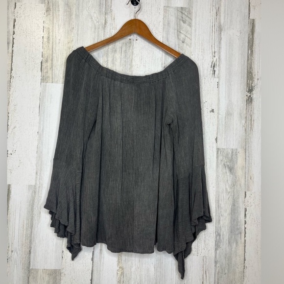 Giddy Up Glamour Womens Gray Flowy Bell Sleeve Crinkle Peasant Top Size Medium - Picture 2 of 11